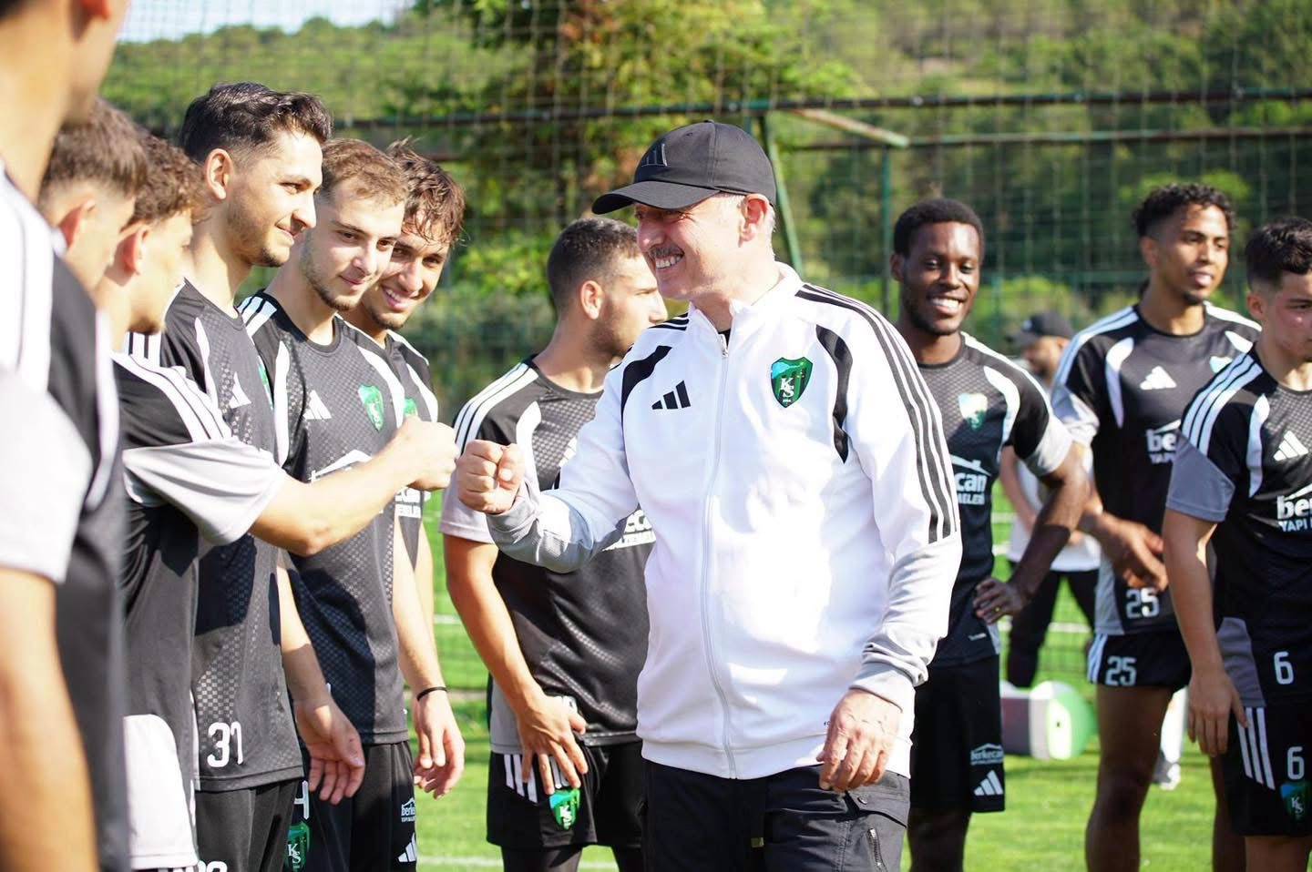 Başkan B&uuml;y&uuml;kakın&rsquo;dan Kocaelispor&rsquo;a moral ziyareti