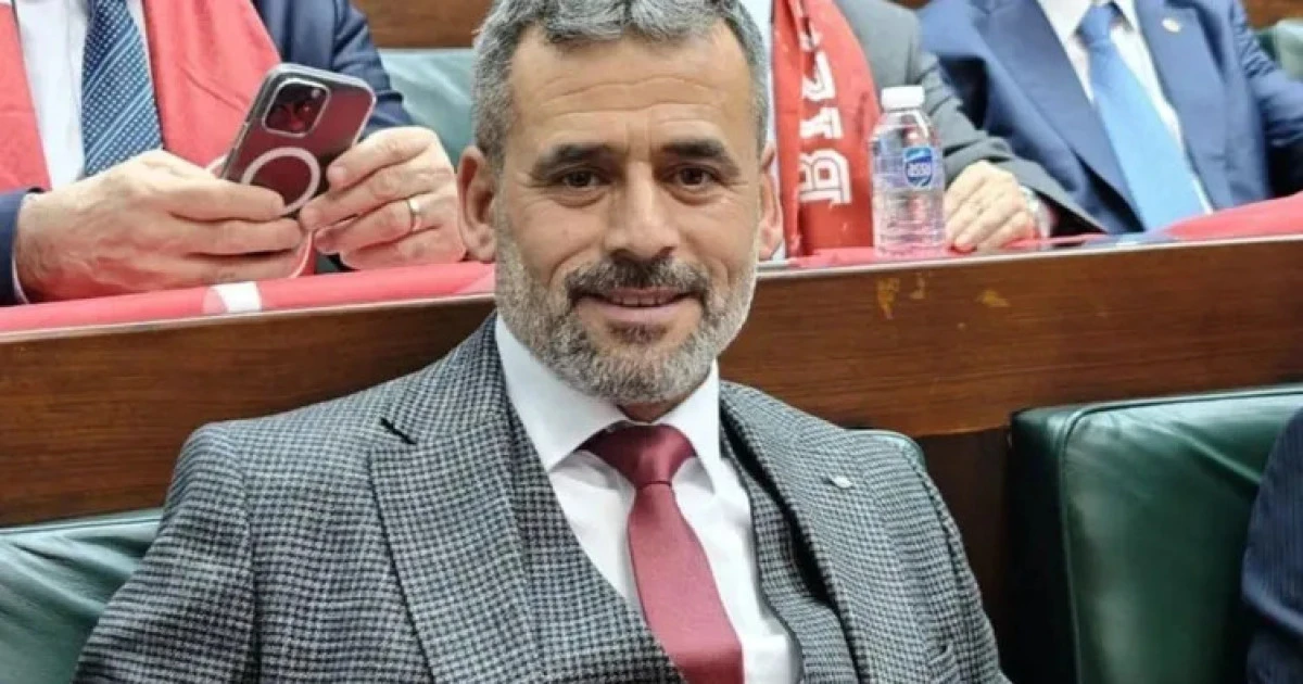 AK Partili Belediye Başkanı S&uuml;leyman &Ccedil;etinkaya'ya bı&ccedil;aklı saldırı! Oğlu arbedede yaralandı